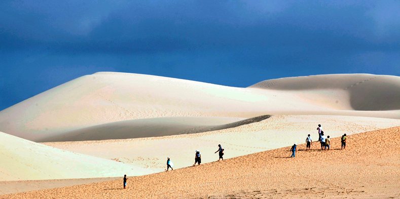 Đồi cát Hòa Thắng - địa danh hấp dẫn du khách